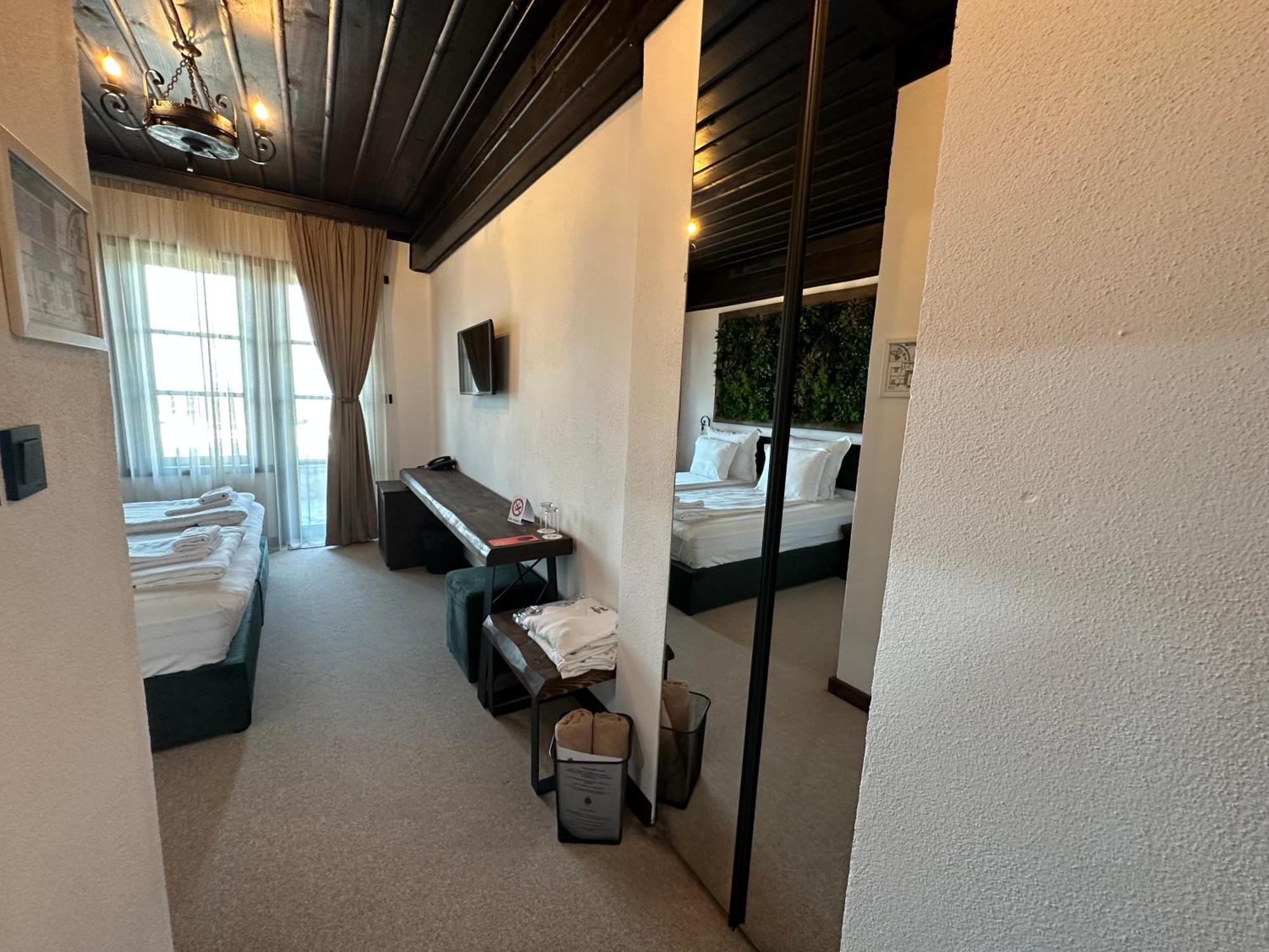 Hotel Leshten Eksteriør billede