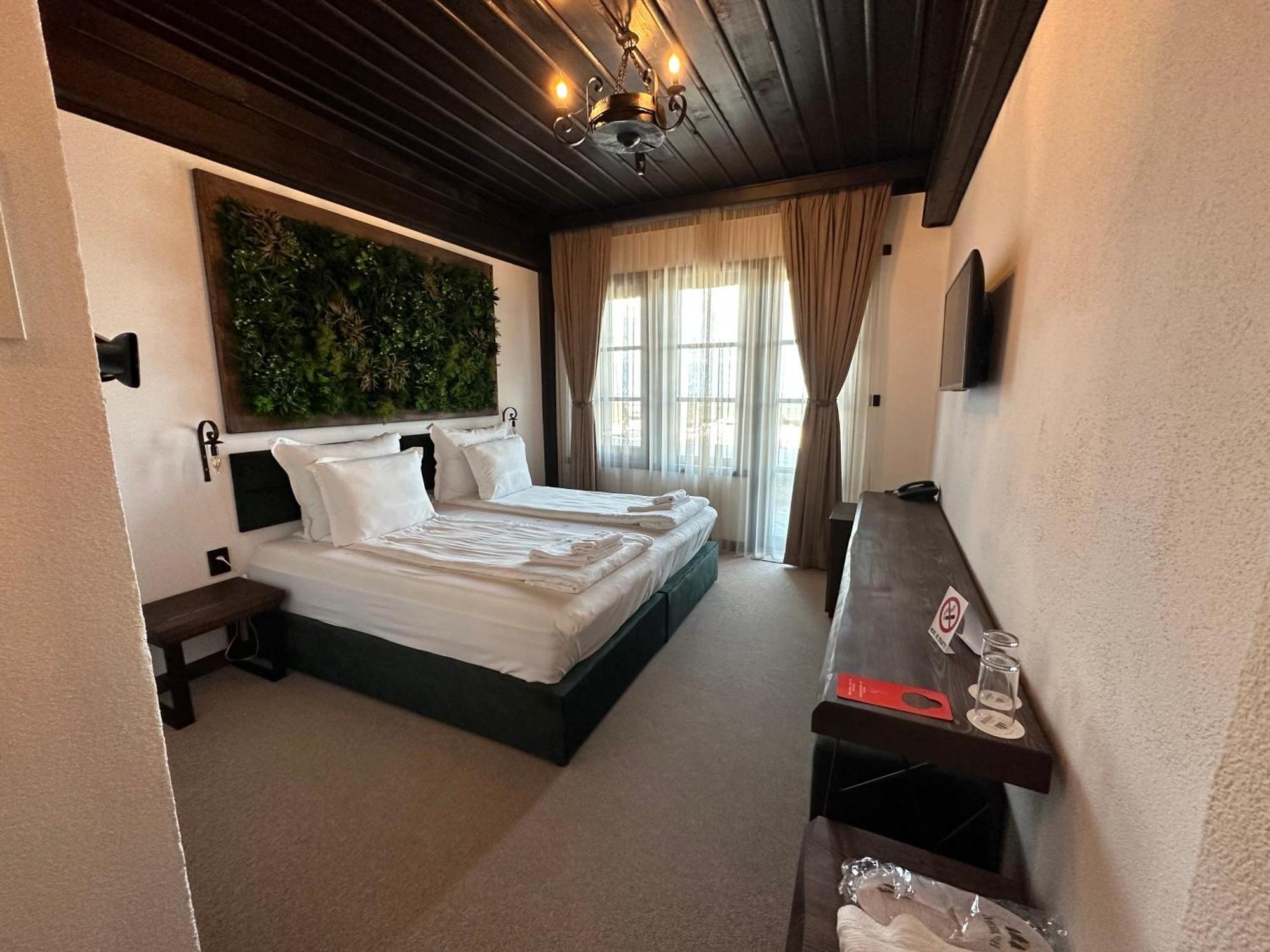 Hotel Leshten Eksteriør billede