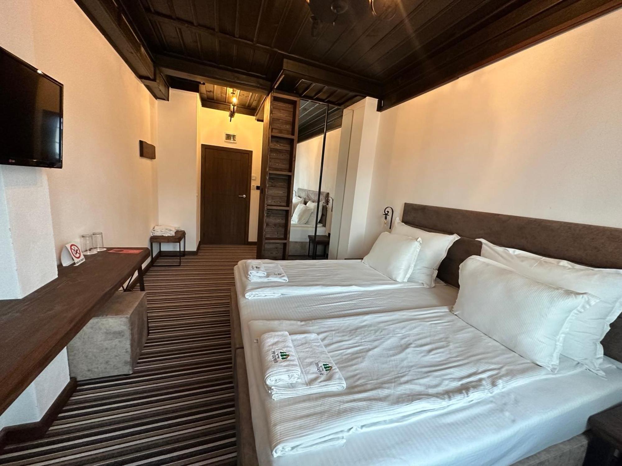 Hotel Leshten Eksteriør billede