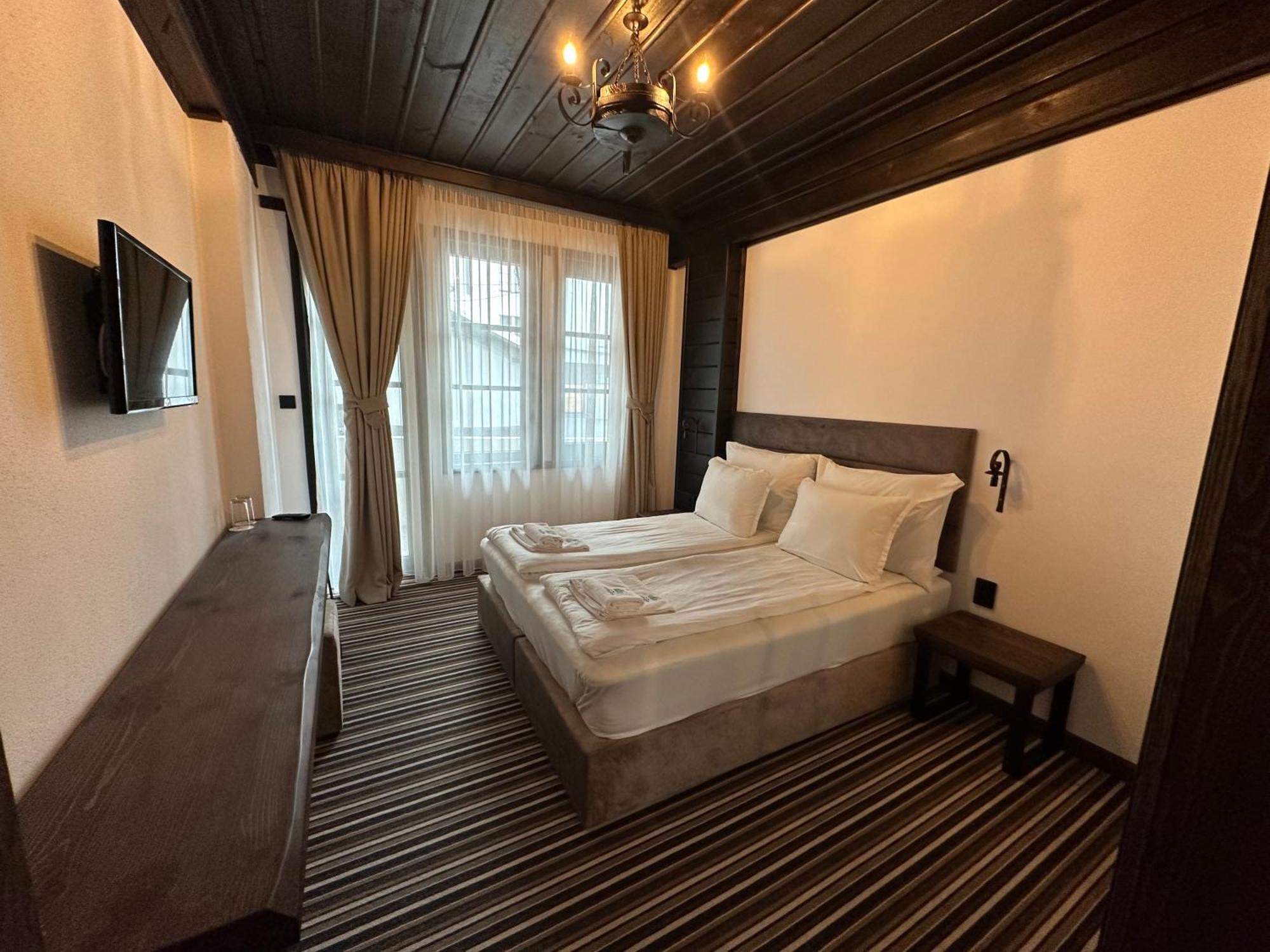 Hotel Leshten Eksteriør billede