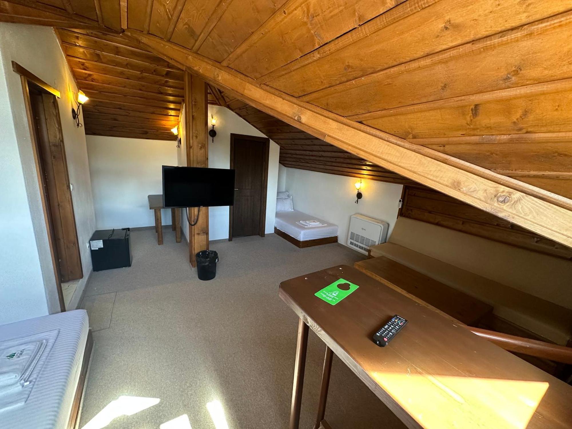 Hotel Leshten Eksteriør billede