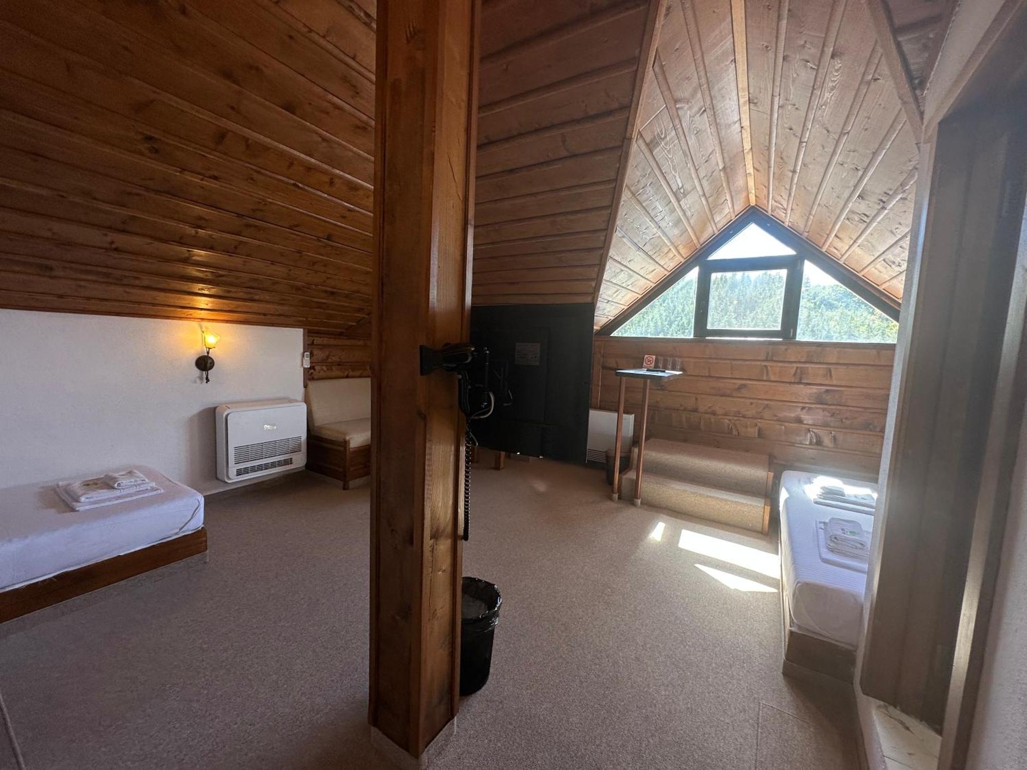 Hotel Leshten Eksteriør billede