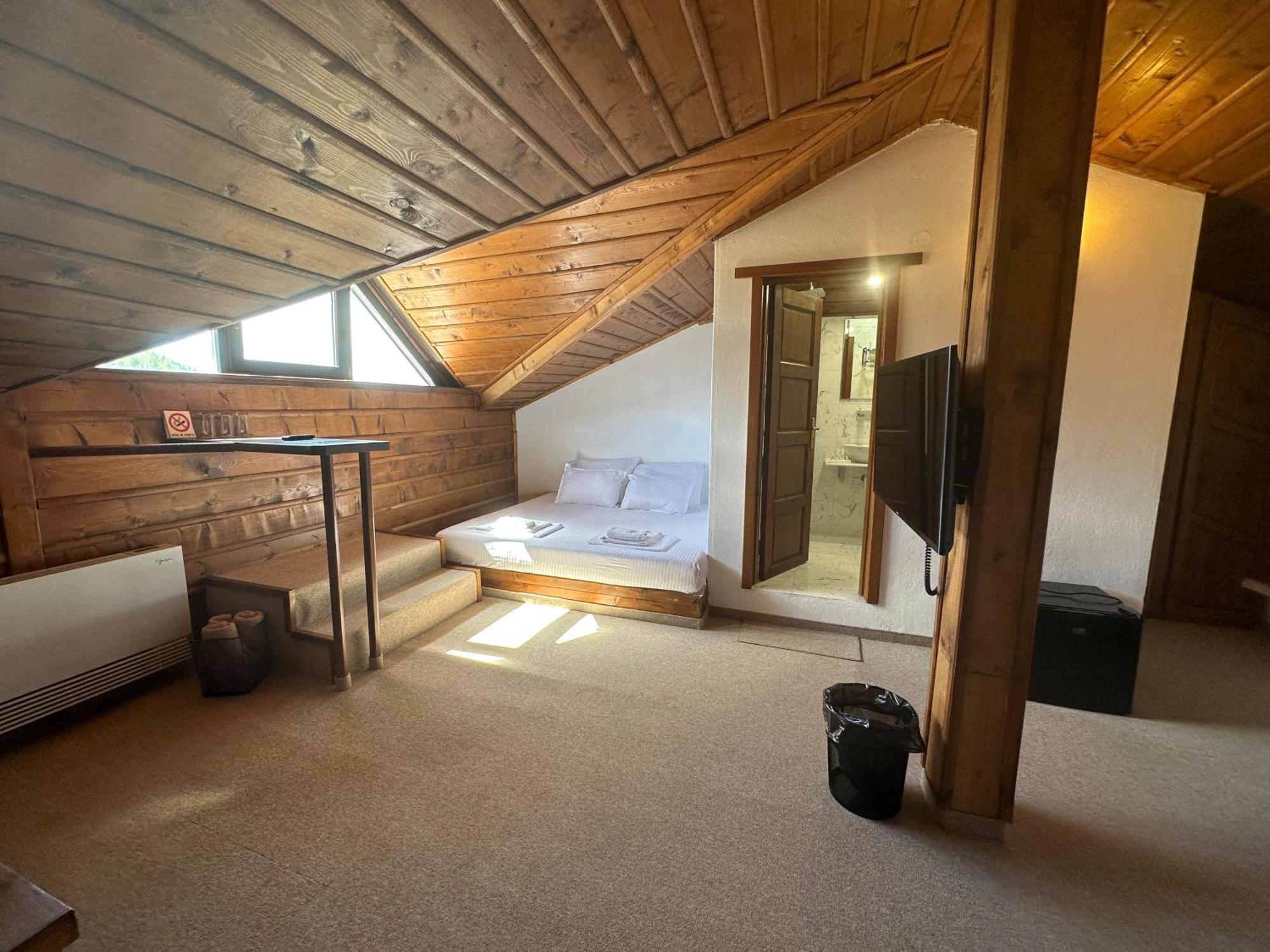 Hotel Leshten Eksteriør billede
